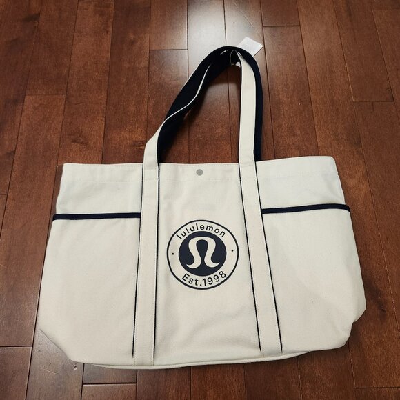 Lululemon daily multi pocket canvas tote in white - Picture 1 of 7